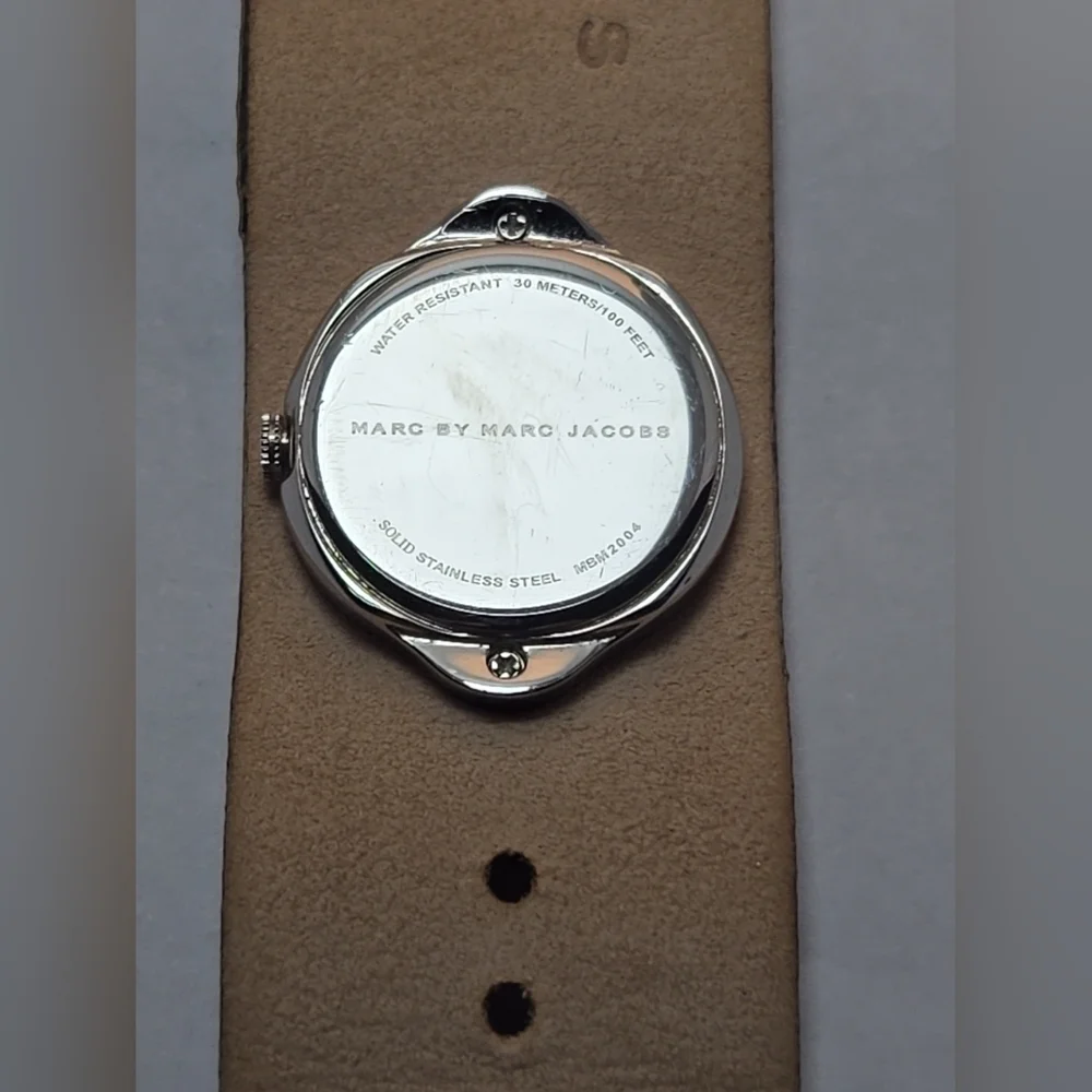 Womens Marc Jacobs MBM2004 Wrist Watch Leather Band Belt Buckle New Battery